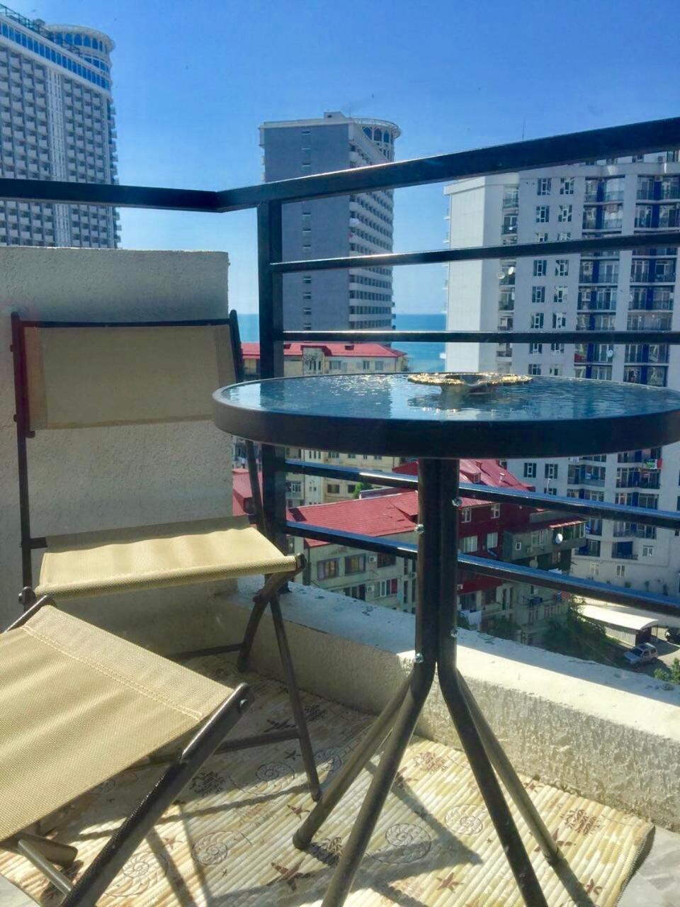 Apartamento Pirosmani 18D, 12 Floor Batumi Exterior foto