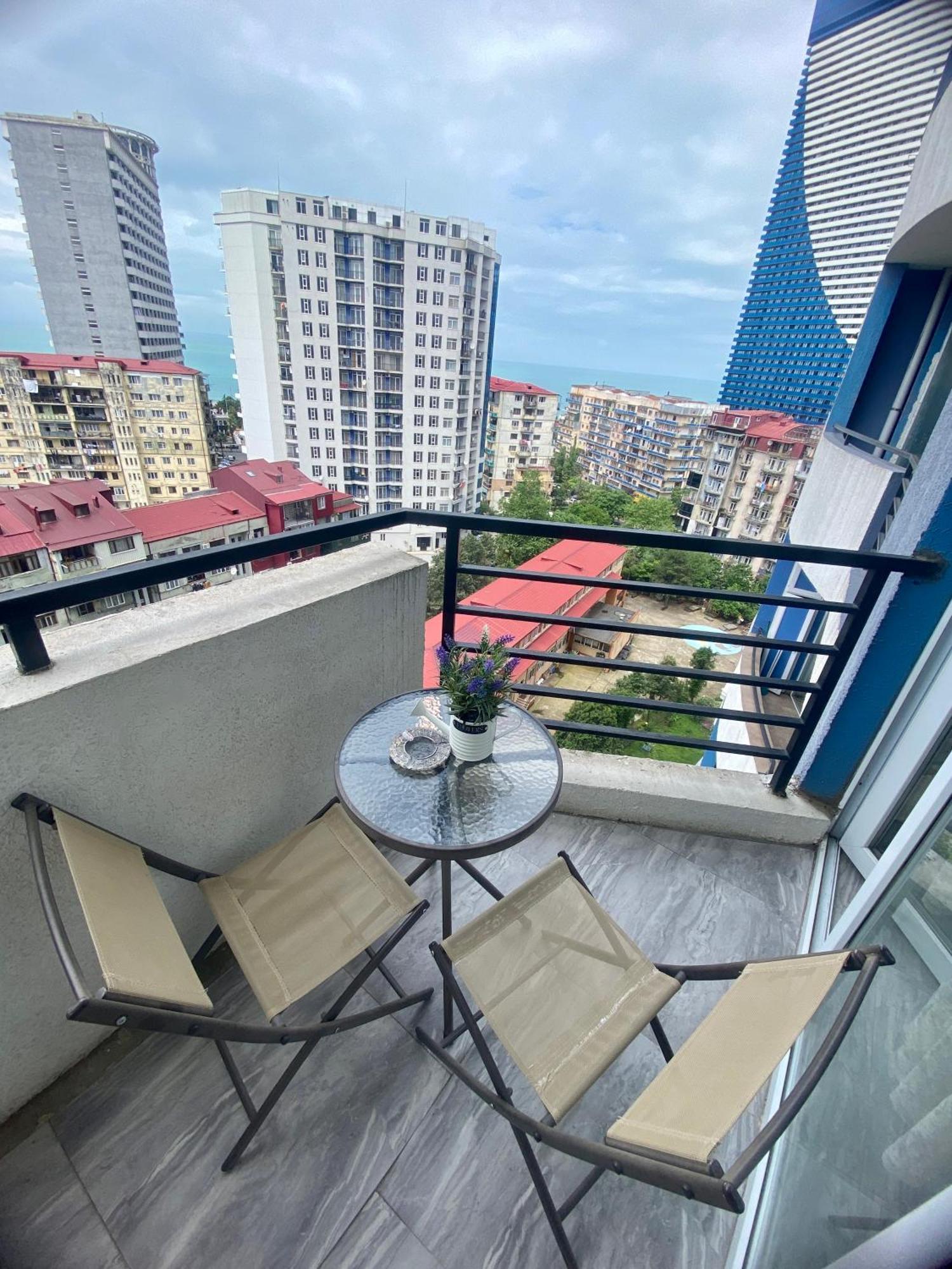Apartamento Pirosmani 18D, 12 Floor Batumi Exterior foto